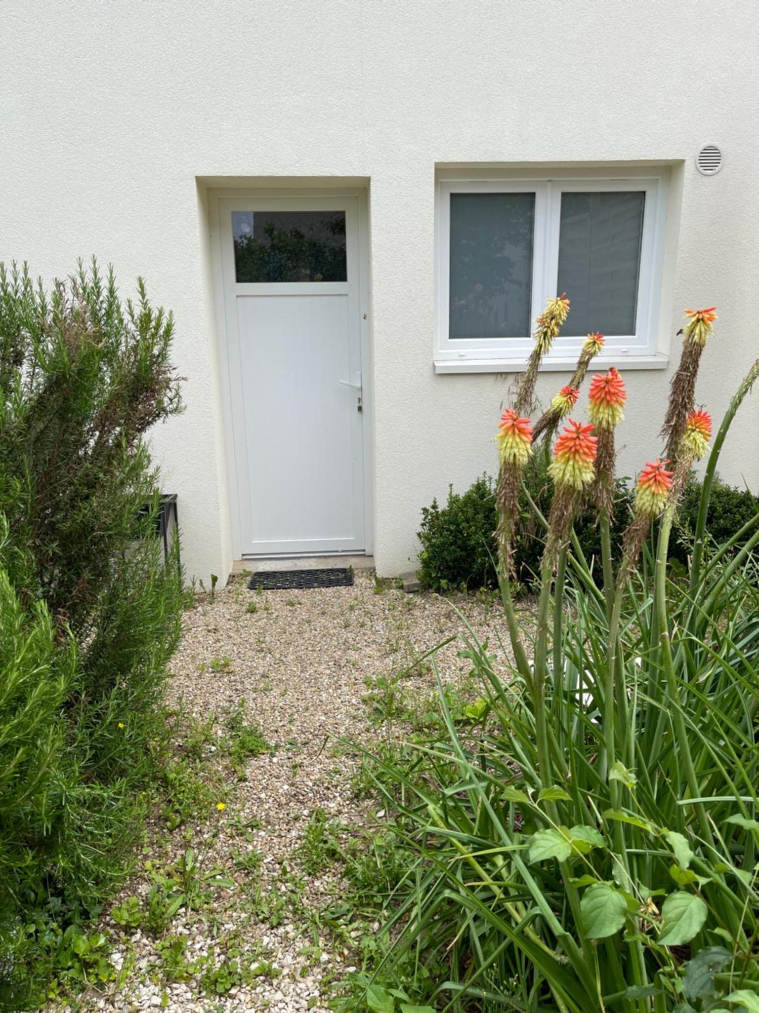 Beau Studio Equipe - Calme Et Confortable Bourg-en-Bresse Luaran gambar